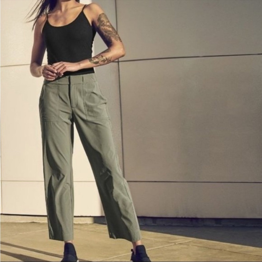 Athleta‎ Olive Tribeca Utility Crop Pants Sz 6